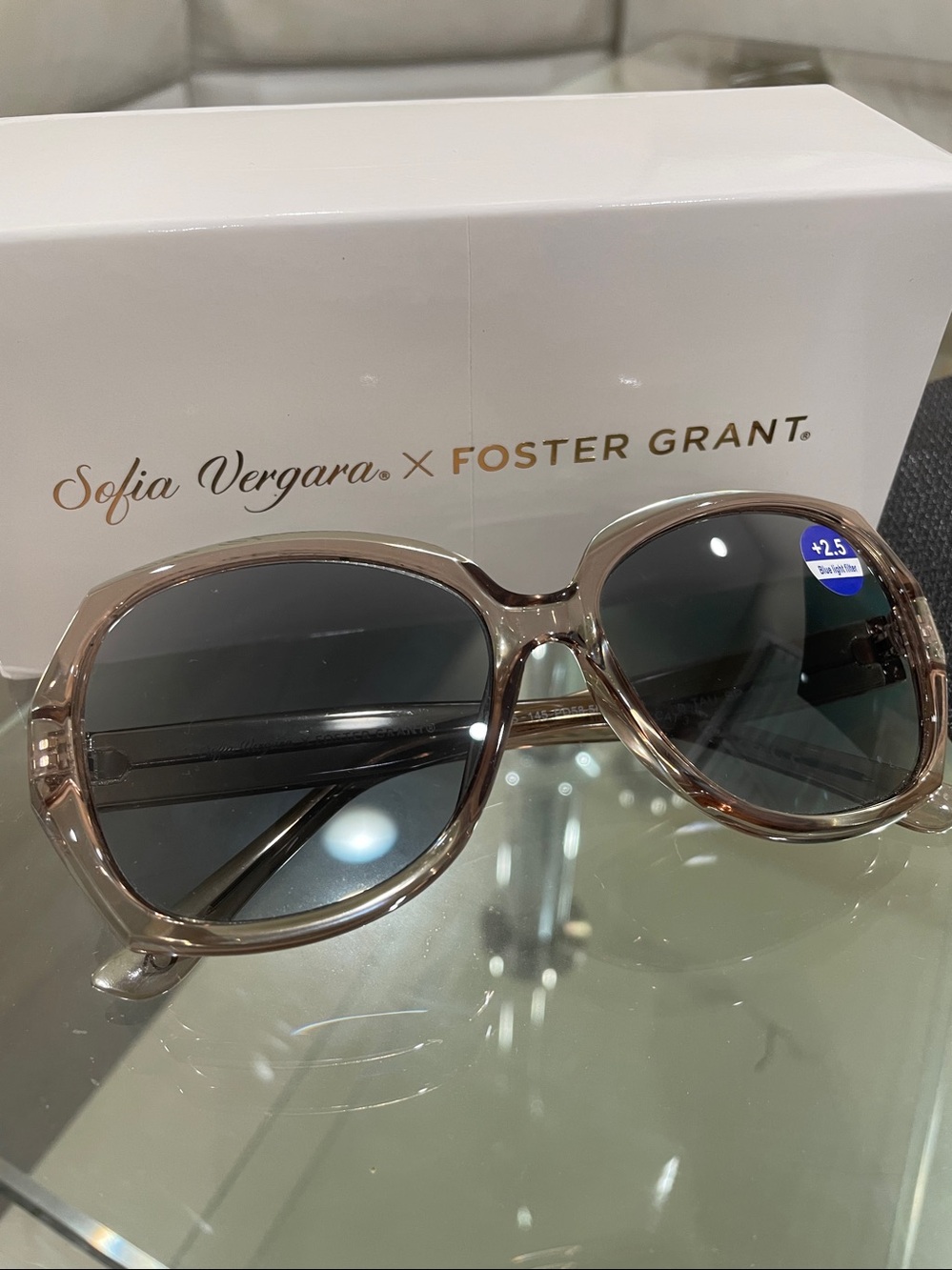 Foster Grant Sofia Vergara FULL lens 2.5 dop. Sunglasses Readers inbuilt taupe